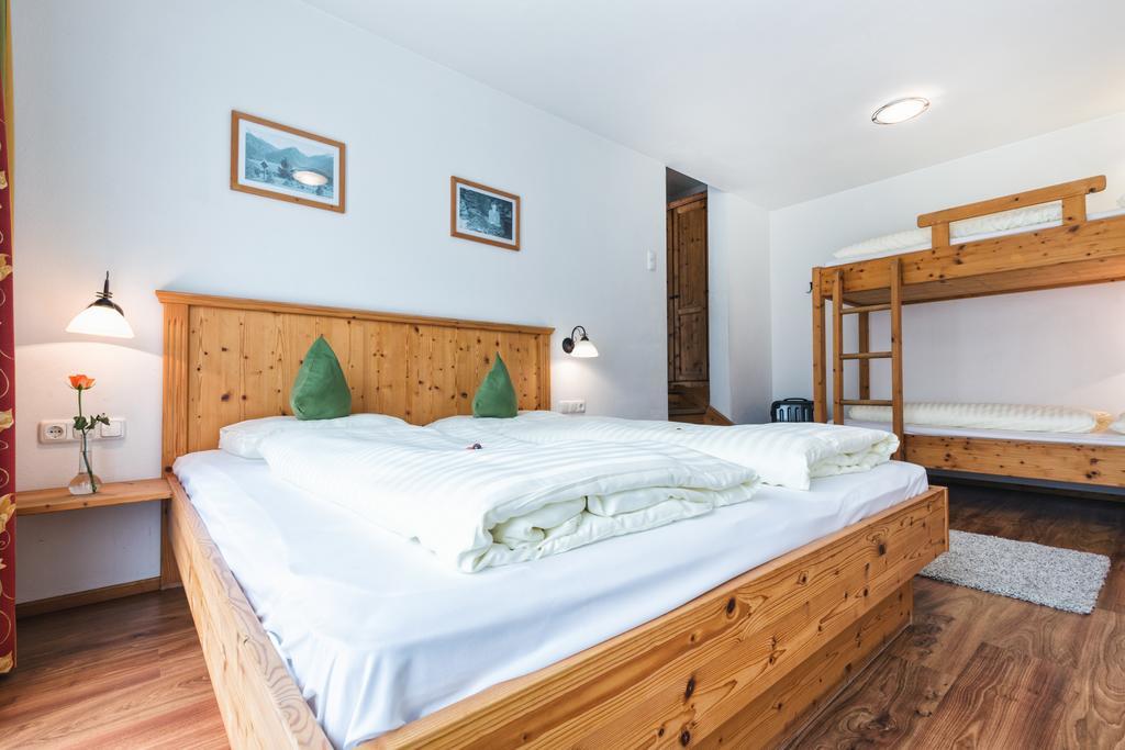 Apparthotel Alpenchalet Нойкирхен-ам-Гросфенедигер Экстерьер фото